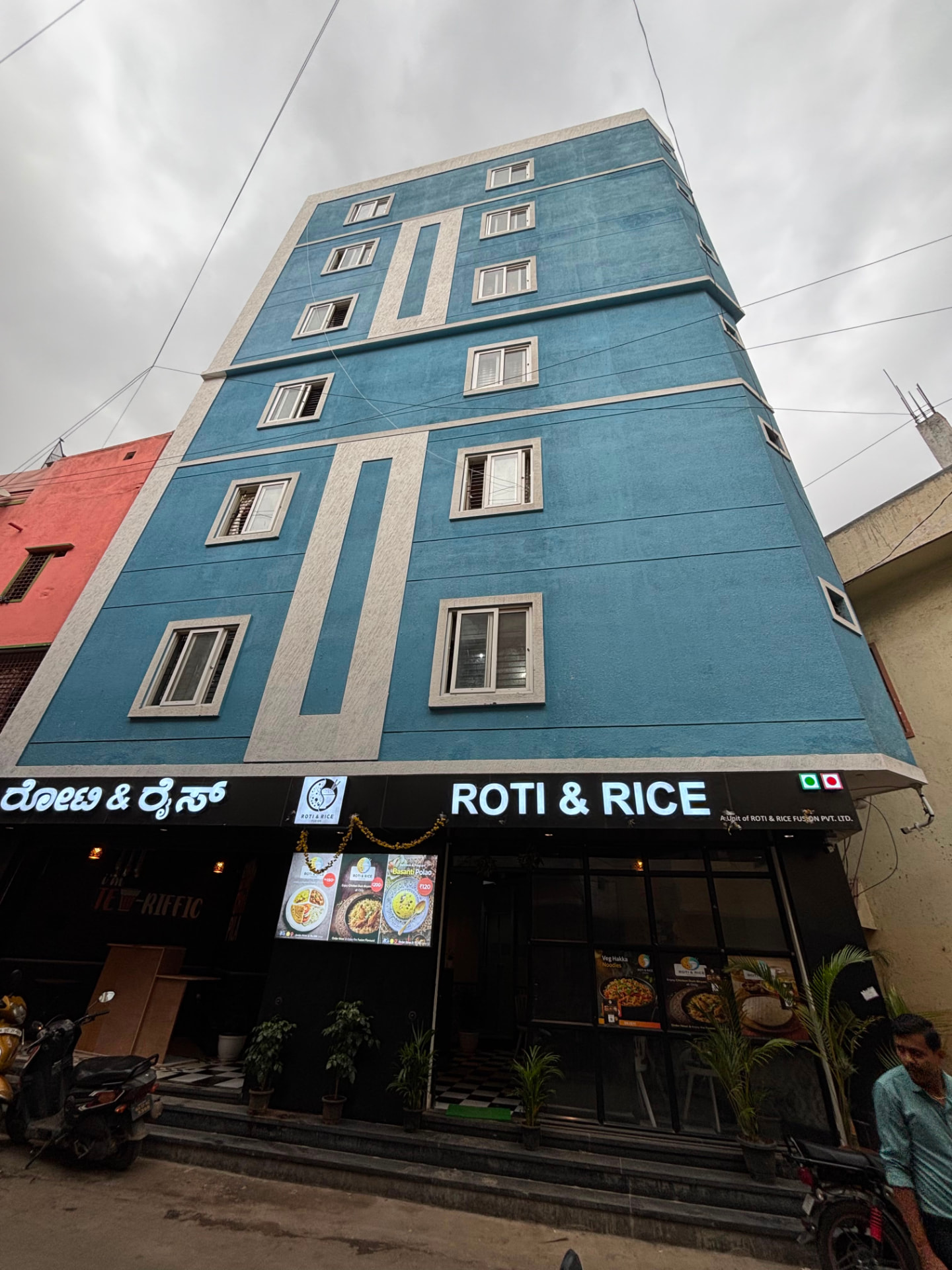 Roti & Rice Fusion building in Cubbonpet, Bangalore